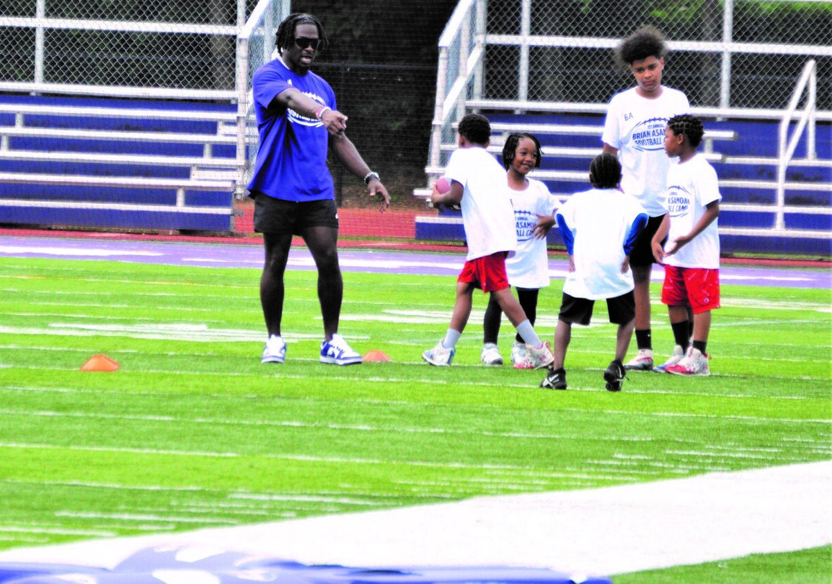 Brian Asamoah returns to St. Francis De Sales to hold youth football camp